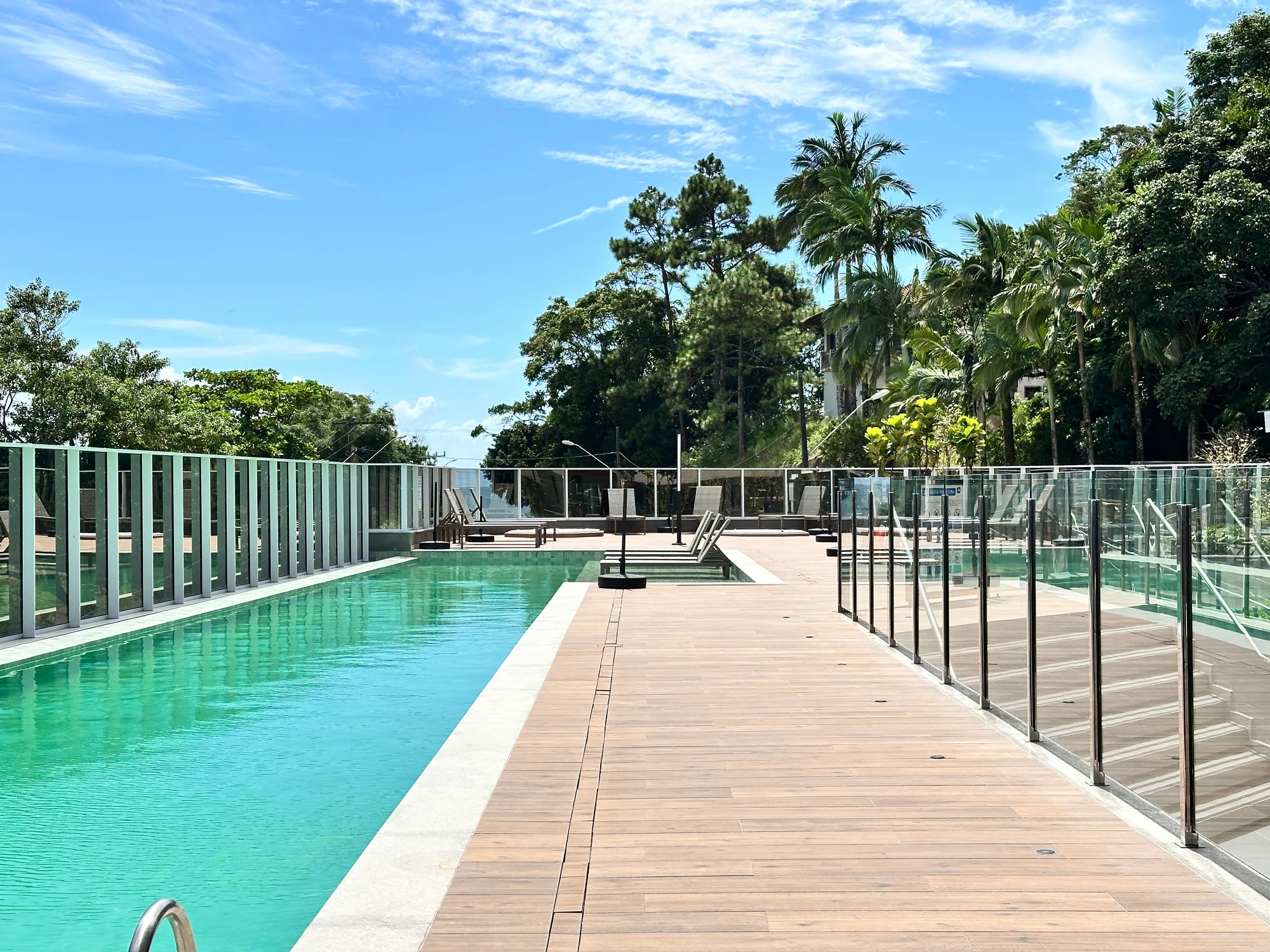 Vista Paradiso · piscina deck