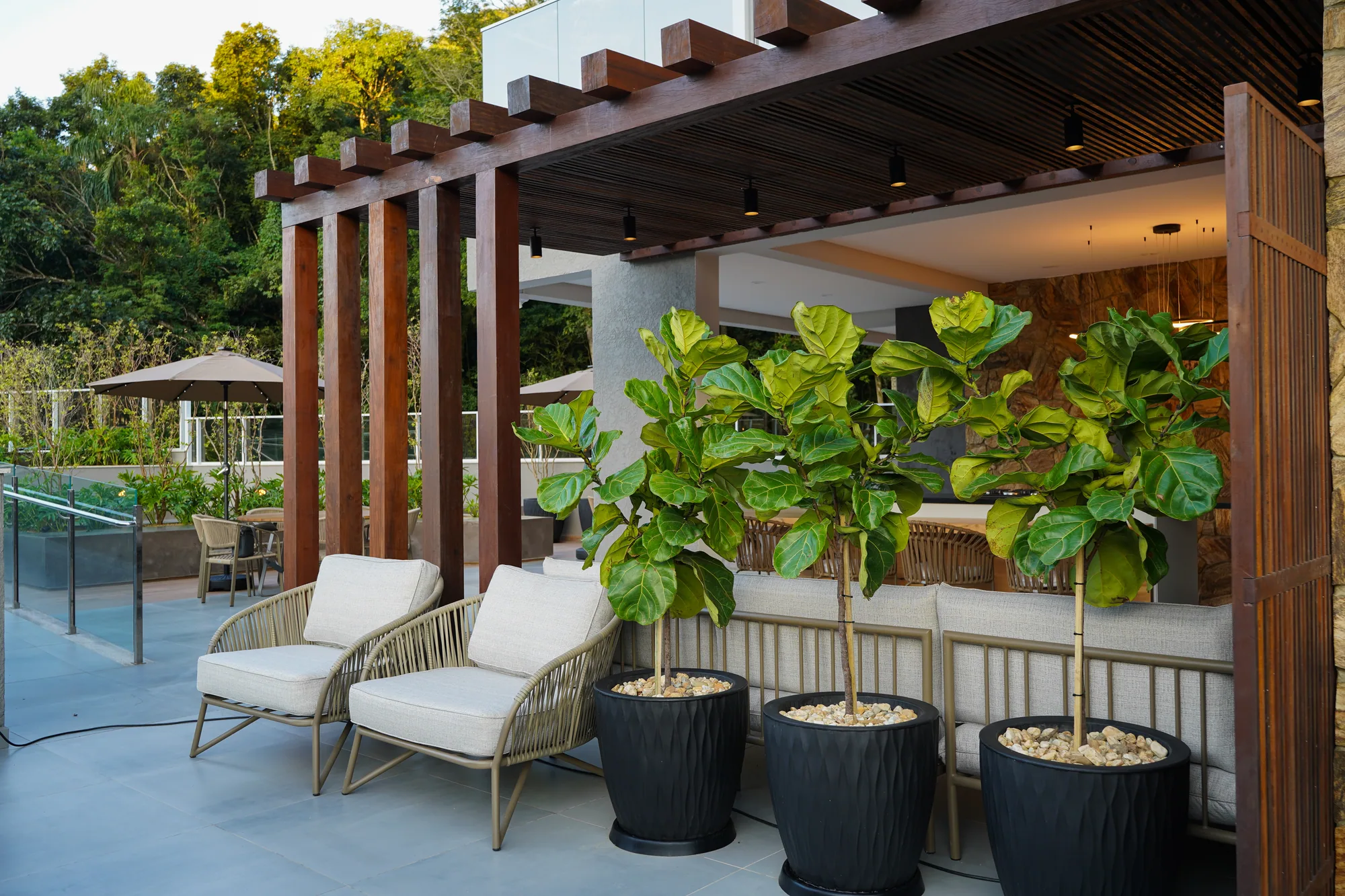 Vista Paradiso · deck lounge