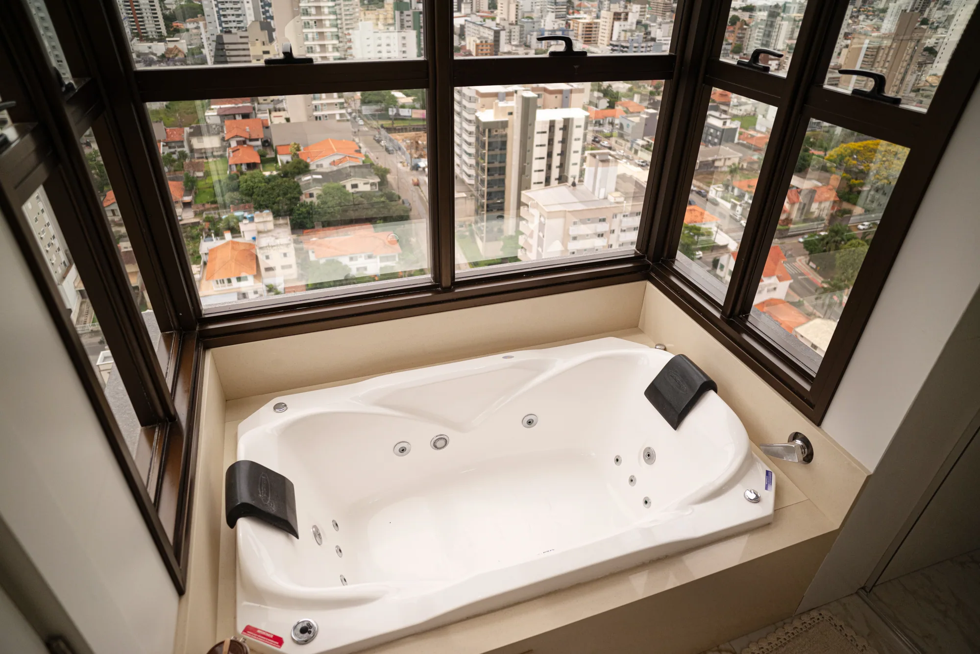 Majestic · jacuzzi com vista
