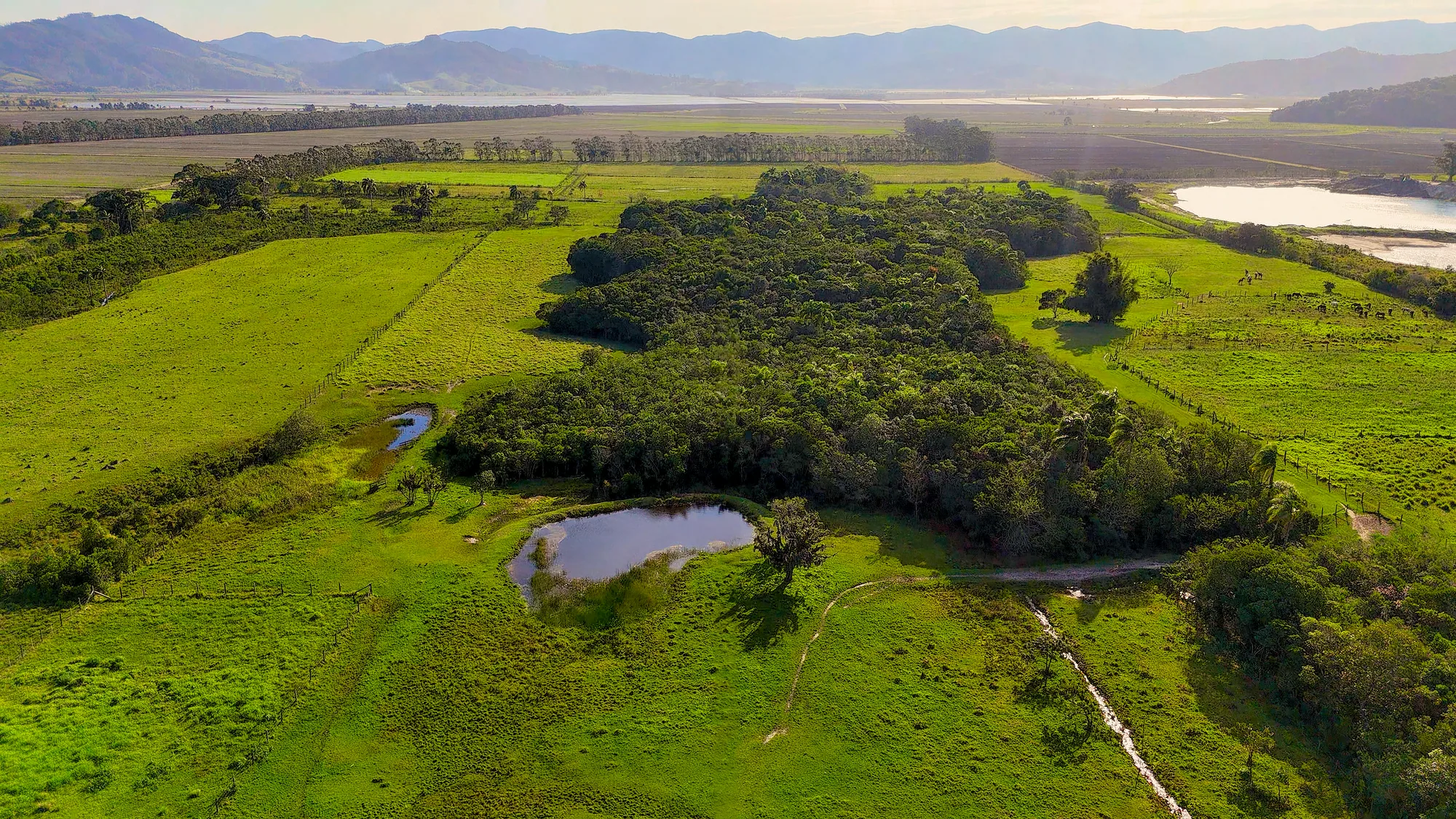 Área industrial e residencial · área verde