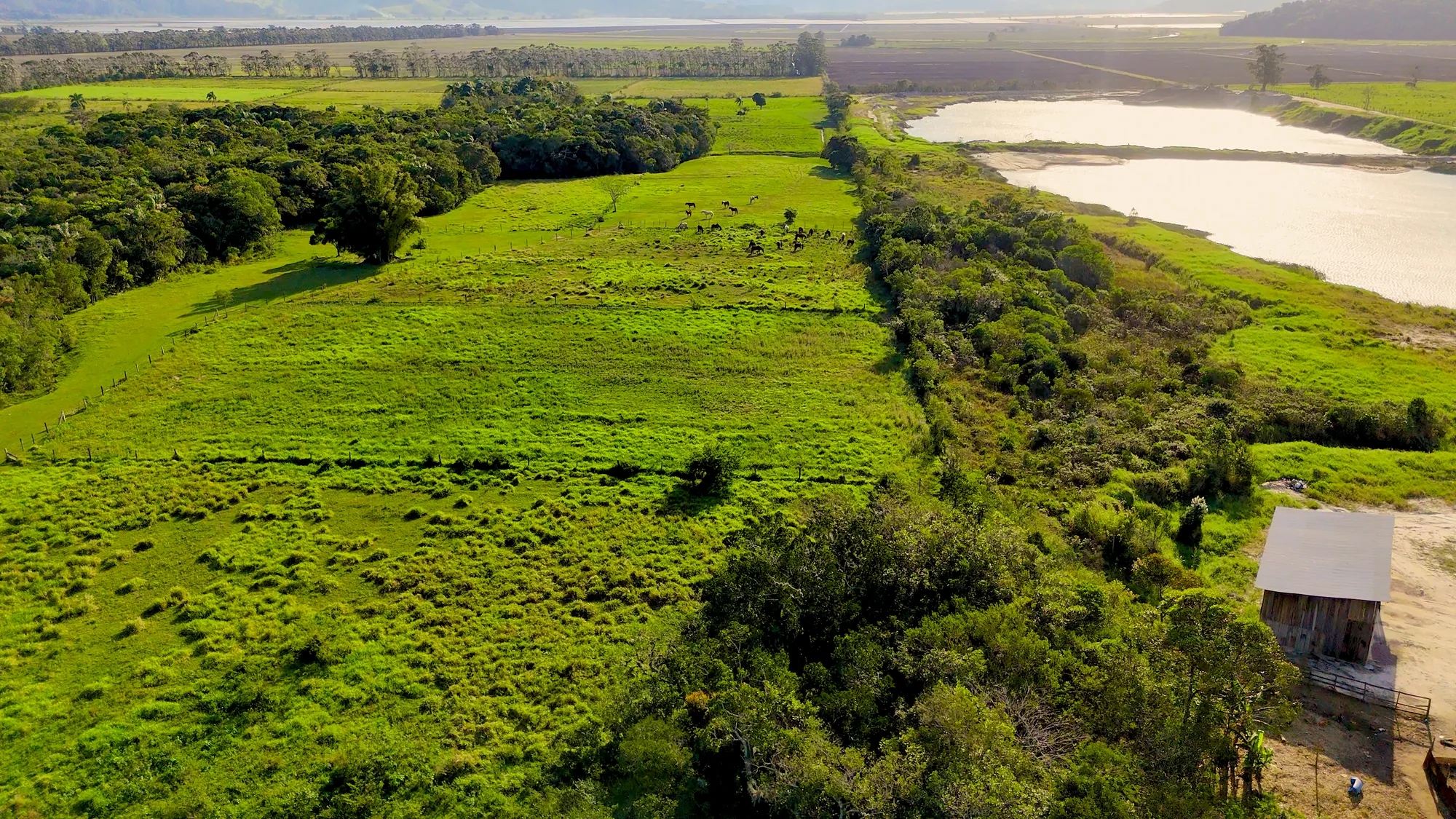 Área industrial e residencial · área lagoa